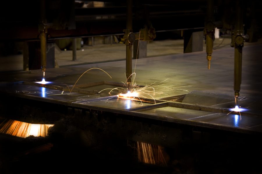 oxy1-1-scaled PPS plate burnout machine running, sparks and flames